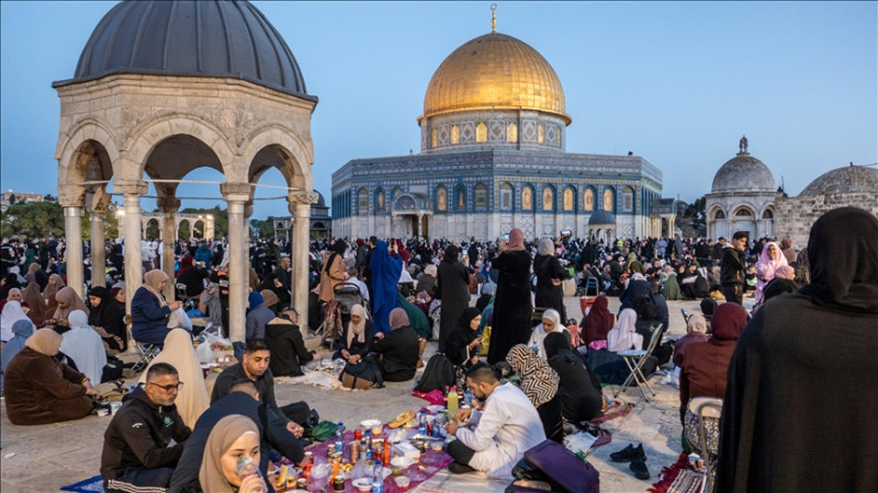 Palestinci iftarili u krugu Al-Akse u noći Lejletul-kadra