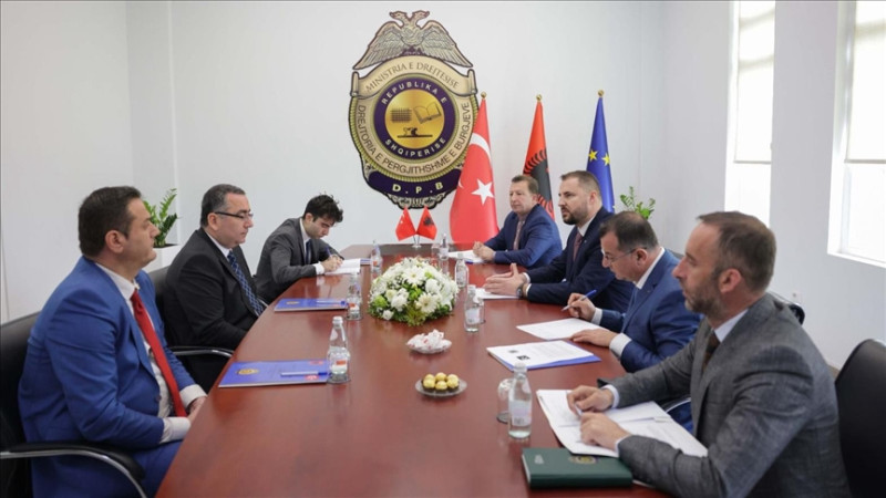 Ambasadori turk takon drejtorin e Përgjithshëm të Burgjeve të Shqipërisë