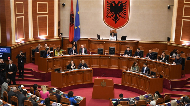 Kuvendi i Shqipërisë mblidhet në seancë plenare