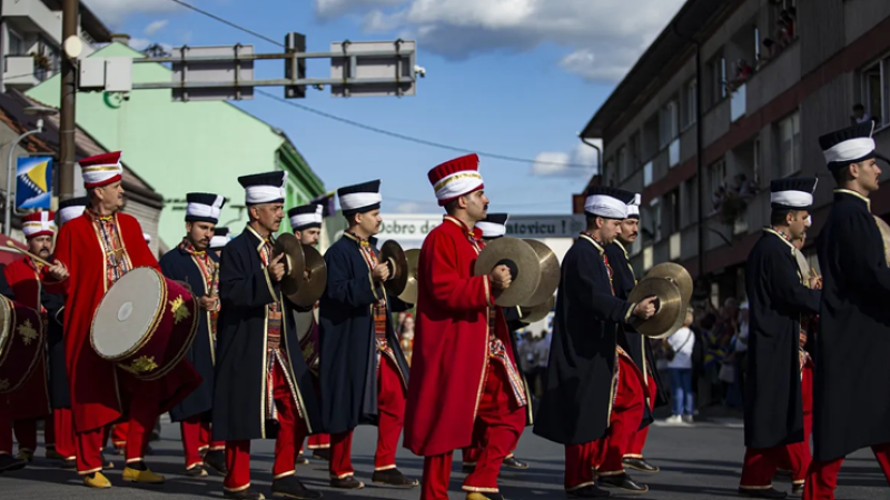 Bosna Hersek'te 515 yıldır süren Ayvaz Dede Şenlikleri'ne binlerce kişi katıldı