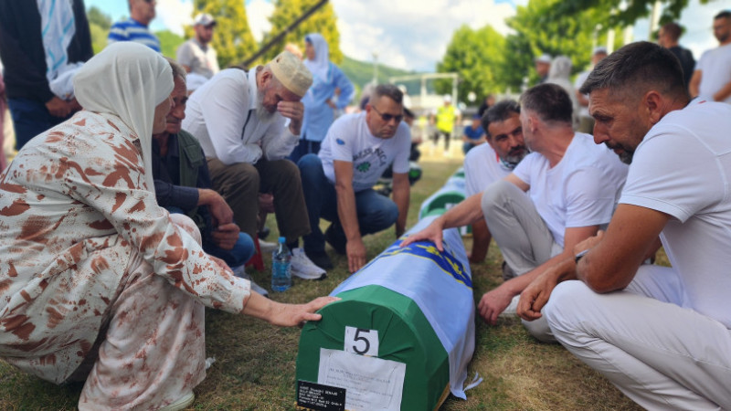Klanjana dženaza i obavljen ukop sedam žrtava genocida u Srebrenici