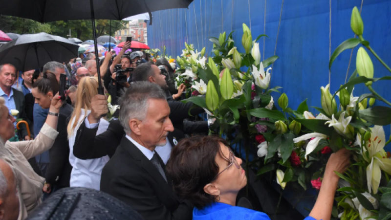 Građani Sarajeva odali počast žrtvama genocida u Srebrenici