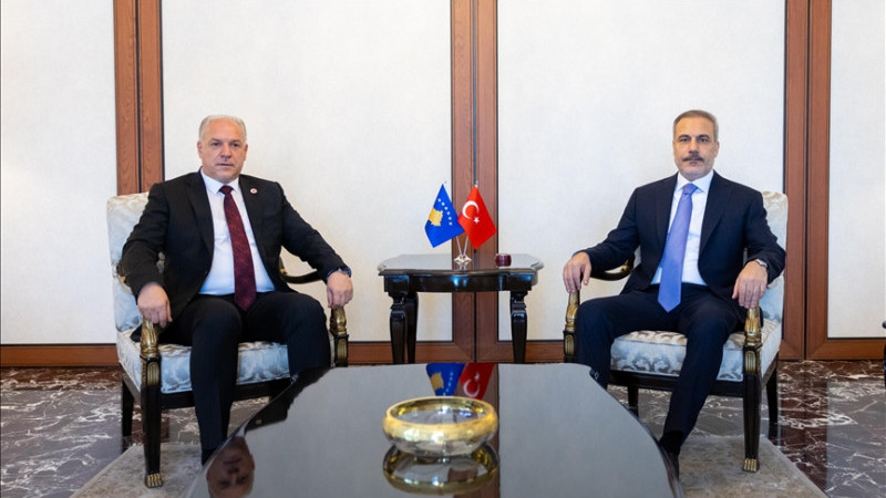 Ministri kosovar i Zhvillimit Rajonal pritet në takim nga kryediplomati turk në Ankara