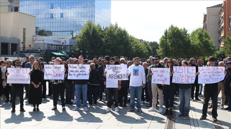 U Prištini održan protest za puštanje bivšeg policajca uhapšenog u Srbiji