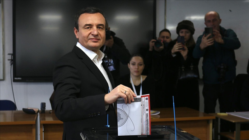 Kurti shpall “fitore historike” në zgjedhjet e parakohshme parlamentare