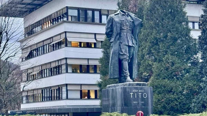U Velenju obezglavljen kip Josipa Broza Tita                    