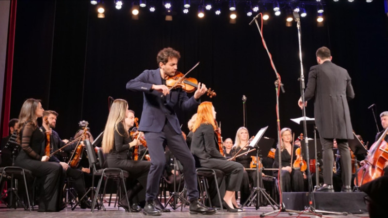 Virtuozi i violinës, Elvin Hoxha Ganiyev, performon në Tiranë