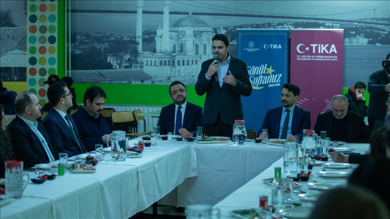 Predsjednik TIKA-e Eren na sehuru sa studentima IUS-a