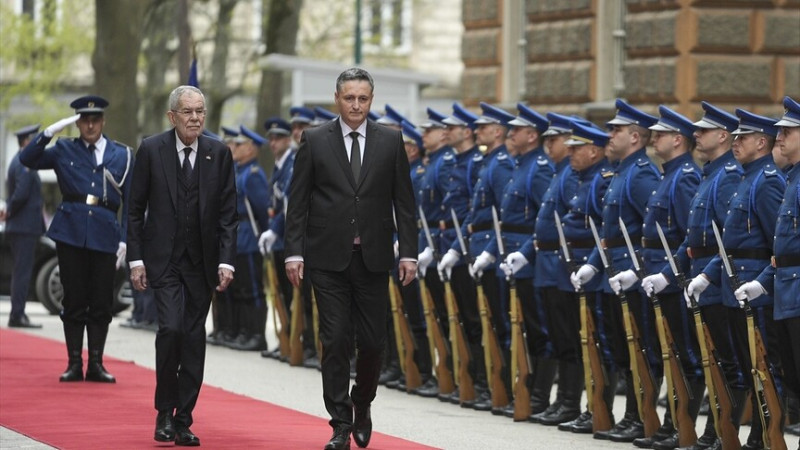 Predsjednik Austrije stigao na sastanak u Predsjedništvo BiH uz vojne počasti