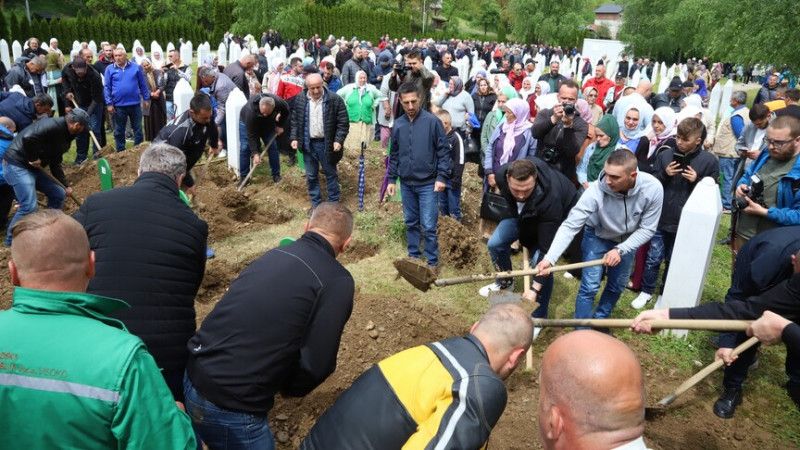 Smiraj nakon tri decenije: U Bratuncu u utorak dženaza za žrtve iz zapaljenih kuća i Kajtaza Salkića