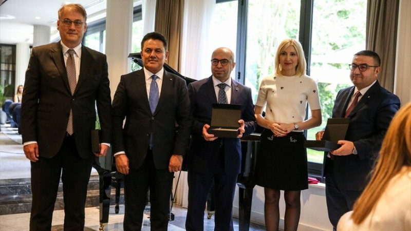 Halkbank Srbija predstavila poslovnu karticu Visa Signature