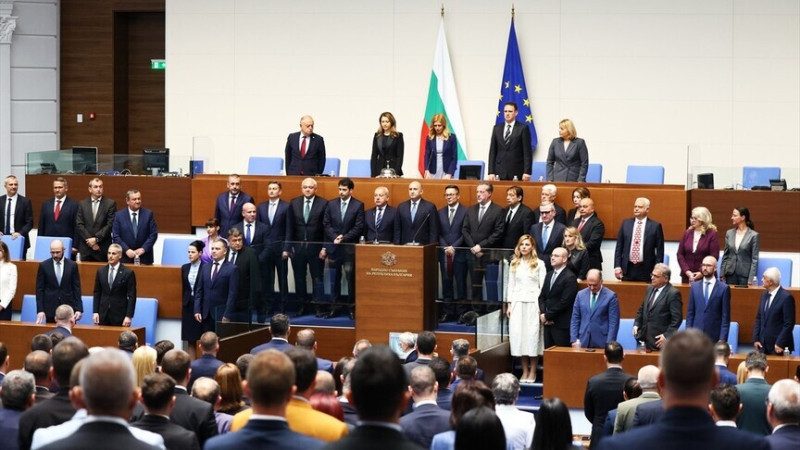 Bullgari, qeveria e kryeministrit Radev mori votëbesimin nga parlamenti