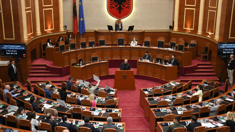 Arnavutluk Meclisi’nde Zvërnec projesi tartışıldı: Protestolar sürüyor