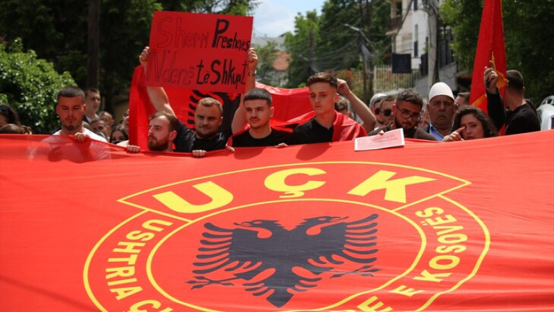 Kosovë, studentë dhe qytetarë protestojnë për të drejtën e gjuhës shqipe në Maqedoninë e Veriut