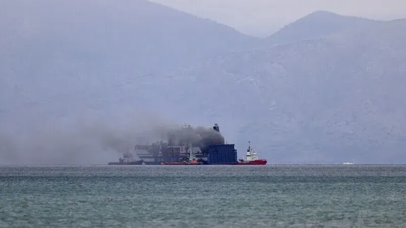 UKMTO: Një anije në flakë pranë Kumzarit në veriperëndim të Omanit