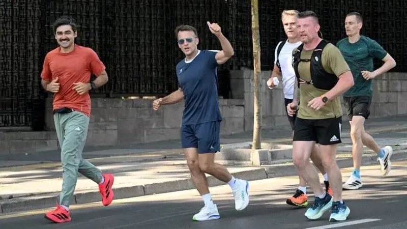 Macron privukao pažnju jutarnjim trčanjem ulicama Ankare uoči NATO samita