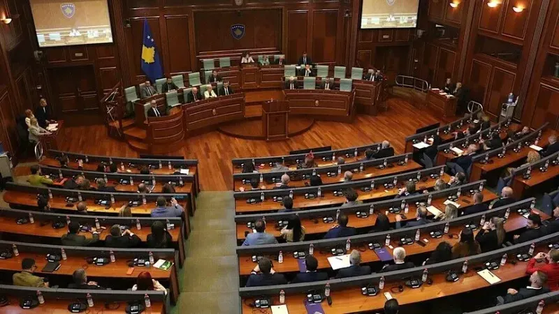 Kuvendi i Kosovës miraton deklaratë për mbrojtjen e UÇK-së